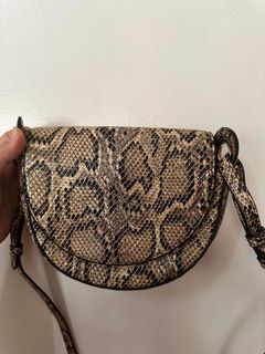 (Category: ) located in . Submitted by decluttering03 (Listing ID 1253923458, Image 1). Description: .