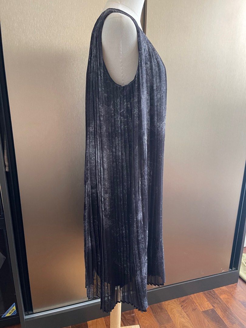 Maxmara pleated dress Women s Fashion Dresses Sets Dresses on