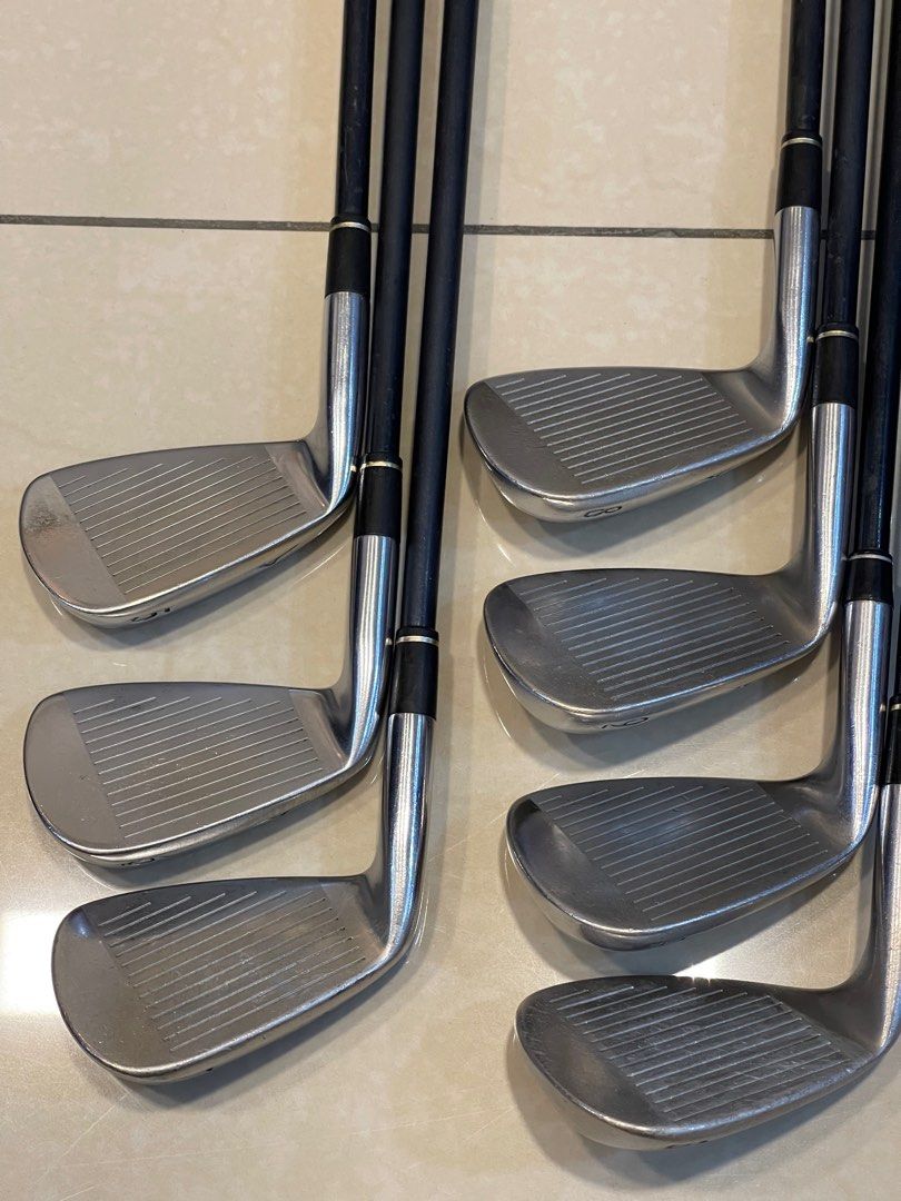 Mizuno JPX E500 FORGED DEEP CAVITY iron setMizuno JPX E500 FORGED DEEP CAVITY iron set Graphite Shaft Regular Flex Grip Useable