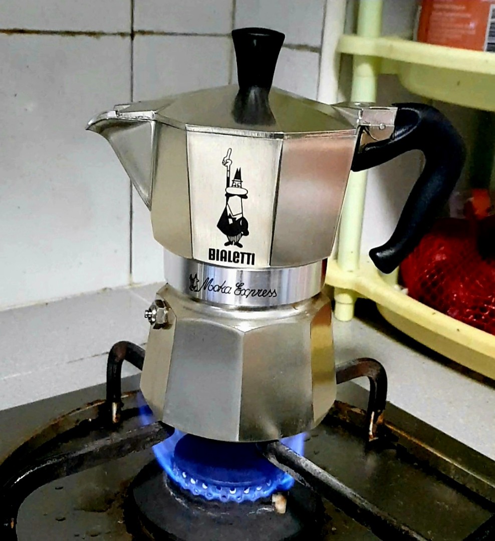 Bialetti Moka Express 12 Cup, TV & Home Appliances, Kitchen Appliances,  Coffee Machines & Makers on Carousell