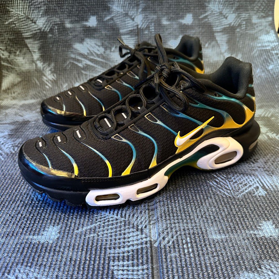 Gold and black hotsell air max plus