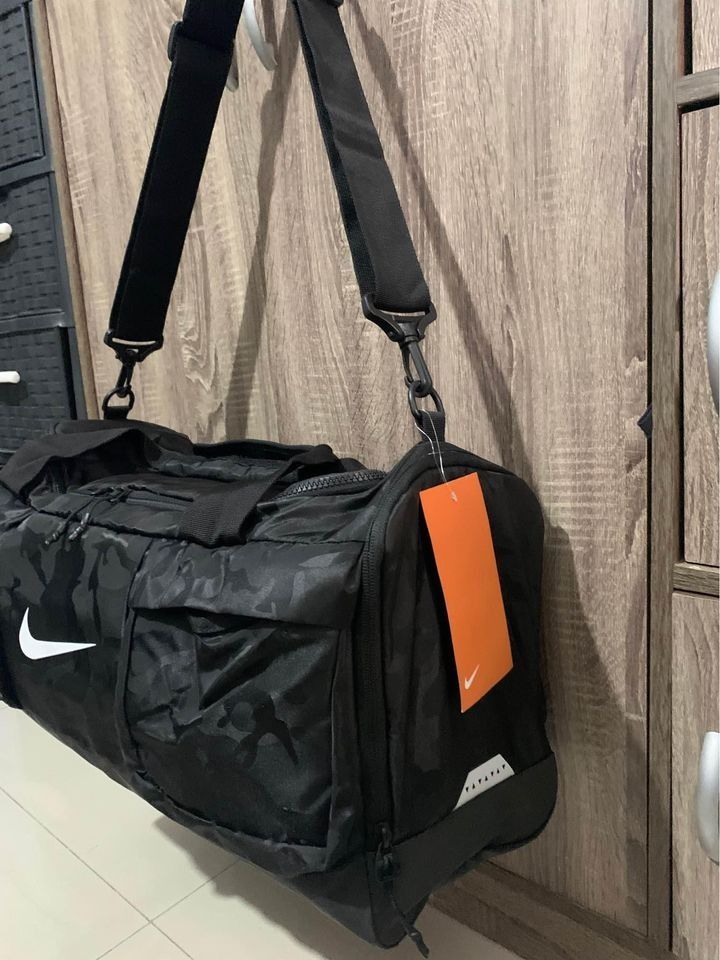 Nike training hotsell vapor power holdall