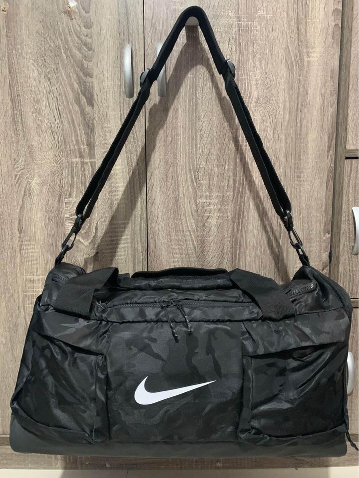 Nike vapor power store training duffel bag