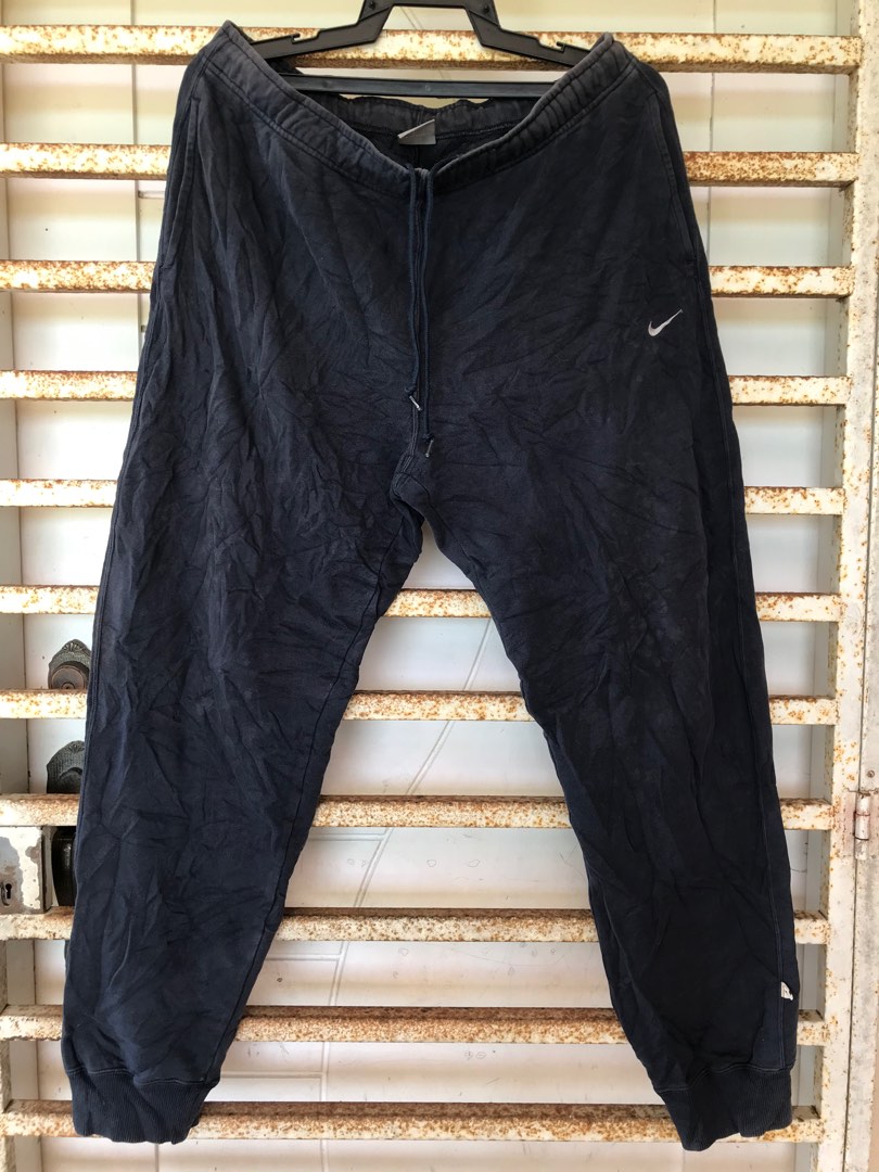 Nike mini swoosh black discount joggers