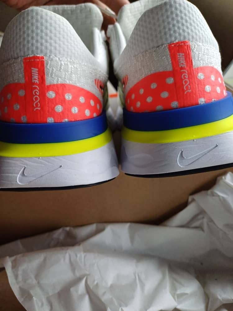 Nike epic react discount white racer blue