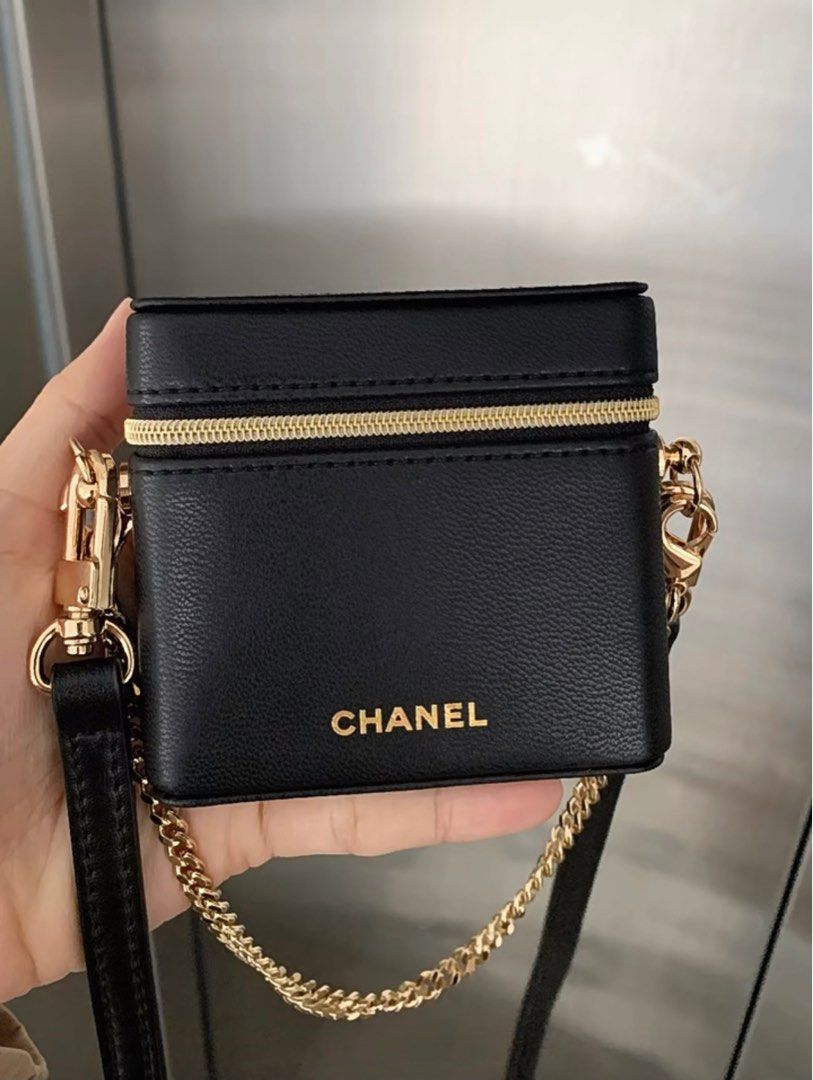 Original Chanel VIP Gift GWP Lipstick Pouch Crossbody Sling Bag, Women's  Fashion, Bags & Wallets, Cross-body Bags on Carousell