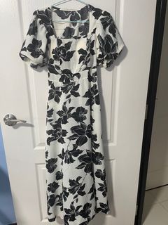 (Category: ) located in . Submitted by NayaCloset (Listing ID 1253929526, Image 1). Description: .