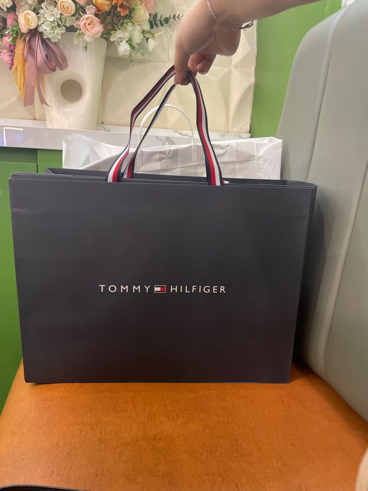 Paper Bag Tommy Hilfiger Medium Big Jumbo Paperbag tommy hilfiger original jumbo navy Barang Mewah Tas Dompet di Carousell