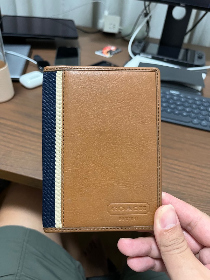 Passport holder / coach / brown / leathers / passport, Men's Fashion