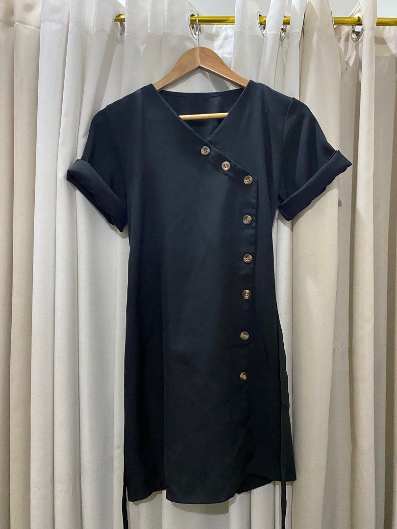 Preloved Black Semi-Formal Dress (Category: Dresses) located in Pasig City. Submitted by thriftbenefit (Listing ID 1254022458, Image 2). Description: Used twice only .