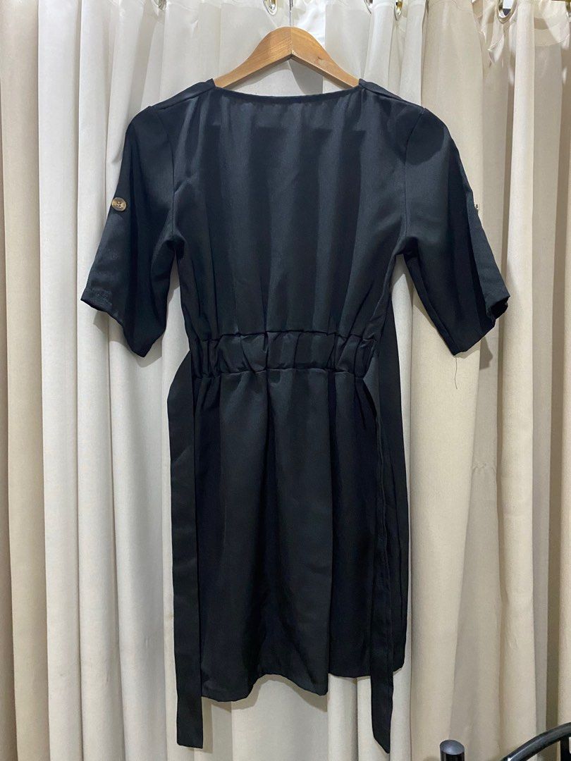 Preloved Black Semi-Formal Dress (Category: Dresses) located in Pasig City. Submitted by thriftbenefit (Listing ID 1254022458, Image 3). Description: Used twice only .
