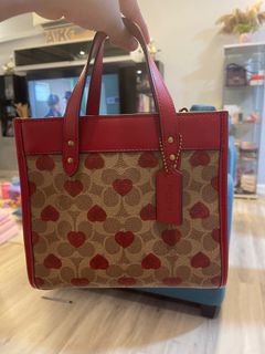 (Category: ) located in . Submitted by ella.preloved (Listing ID 1253974219, Image 1). Description: .