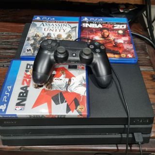 PS4 PRO 1TB with 3 Free games