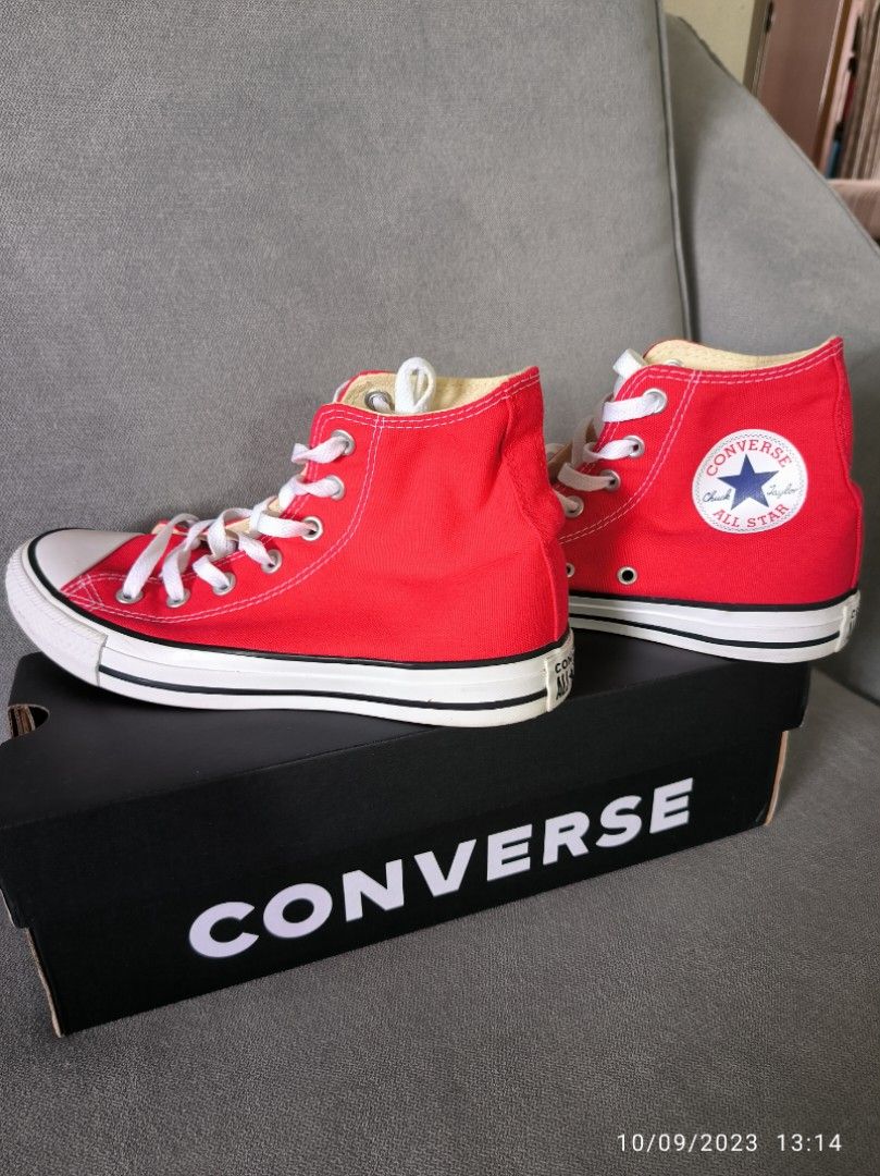 Red converse with stars top