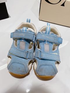 Sepatu sandal anak