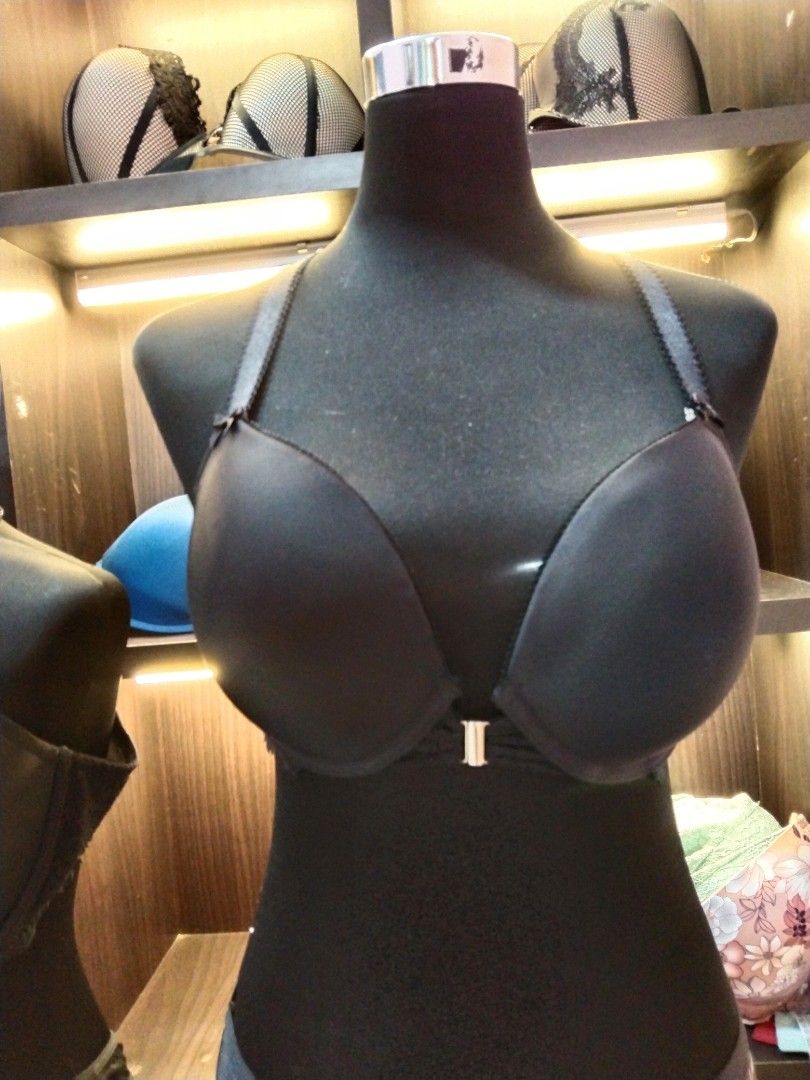 SIZE 44D -BLACK PUSH UP FRONT HOOK CLOSURE BRA, Women's Fashion, New  Undergarments & Loungewear on Carousell