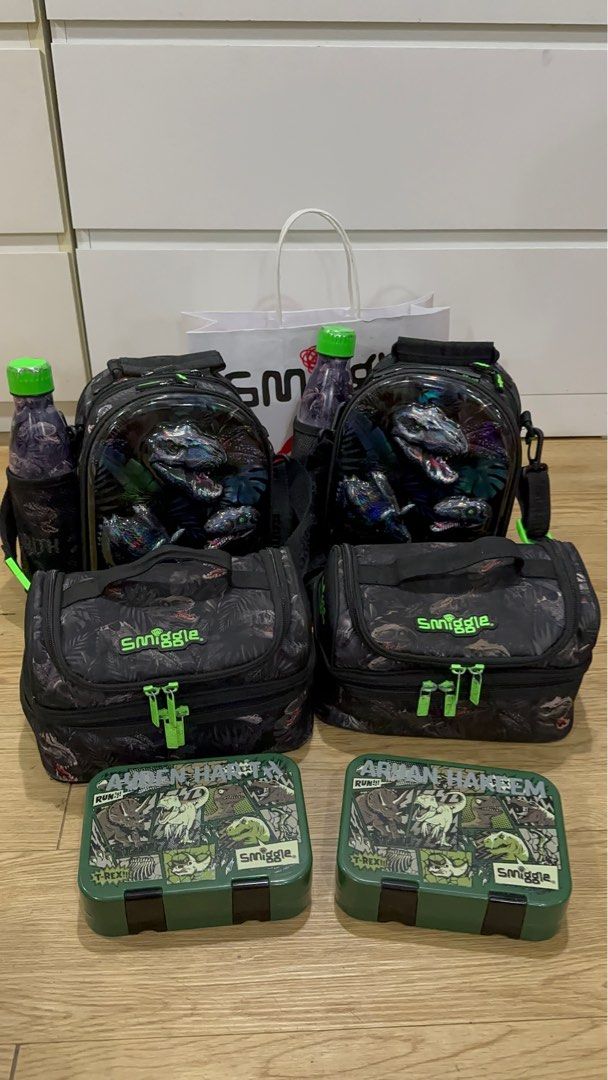 Smiggle dinosaur store lunch box