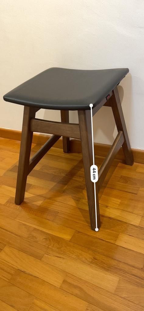 Stool (Category: Other Home Furniture) located in Singapore. Submitted by hakucho (Listing ID 1254045648, Image 3). Description: Can match with any dark color leather sofa .