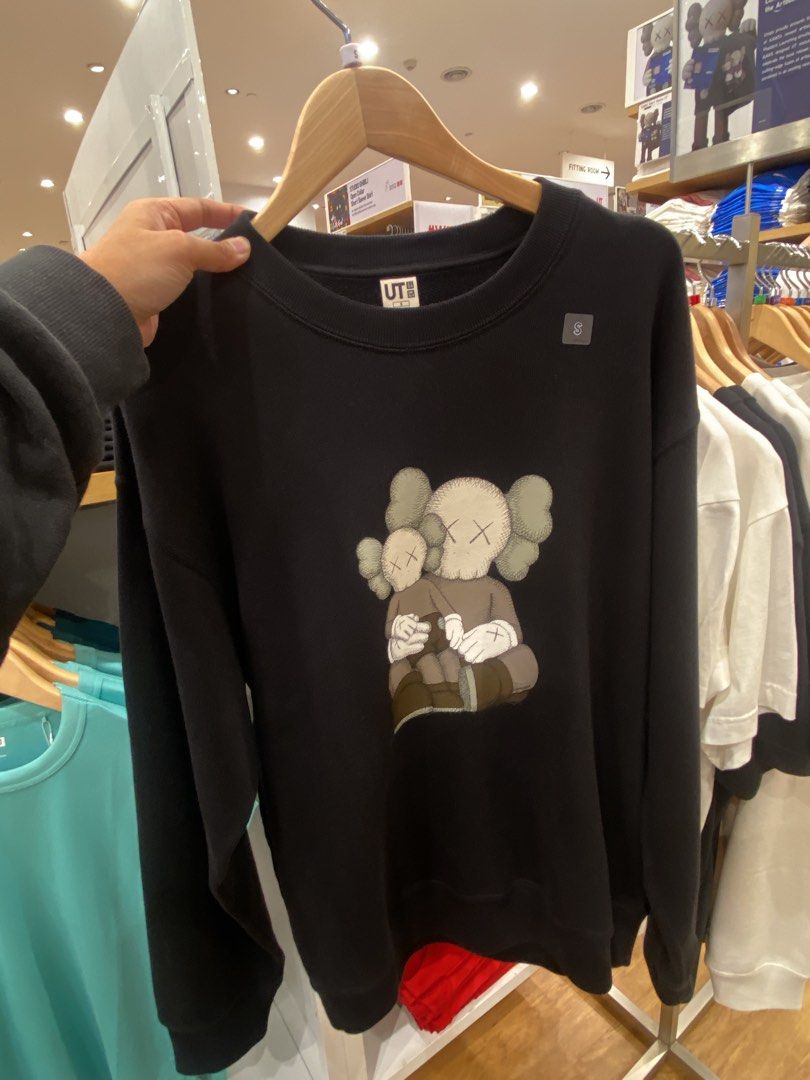 Uniqlo x kaws discount sweater
