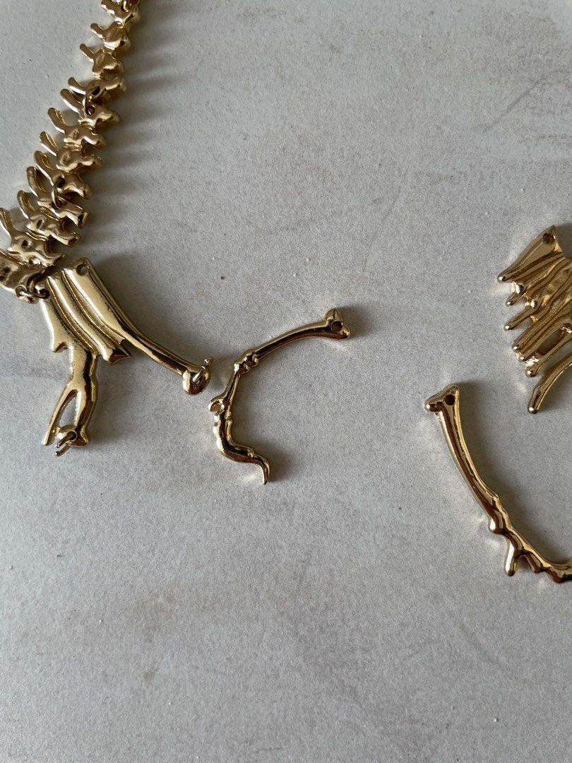 Gold T. rex Dinosaur Necklace  Tatty Devine – Tatty Devine