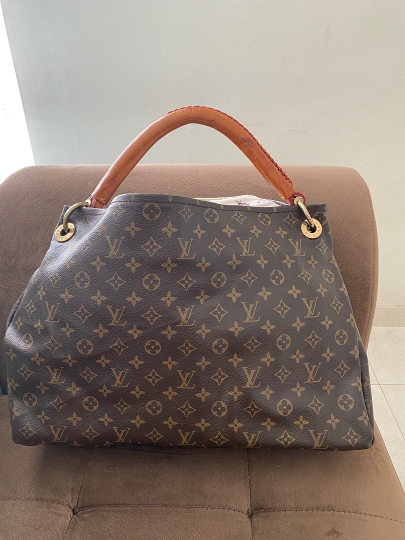 Tas Louis Vuitton AR2189 Black Masenger Bags, Barang Mewah, Tas & Dompet di  Carousell