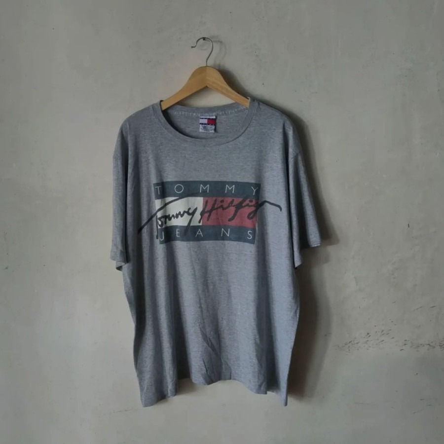 Tommy Hilfiger Jeans T-Shirt Grey Big Logo Original Authentic 100% TH Size  Medium Kaos Abu-abu Baju Pakaian Atasan Tshirt Tee T Shirt Second Used