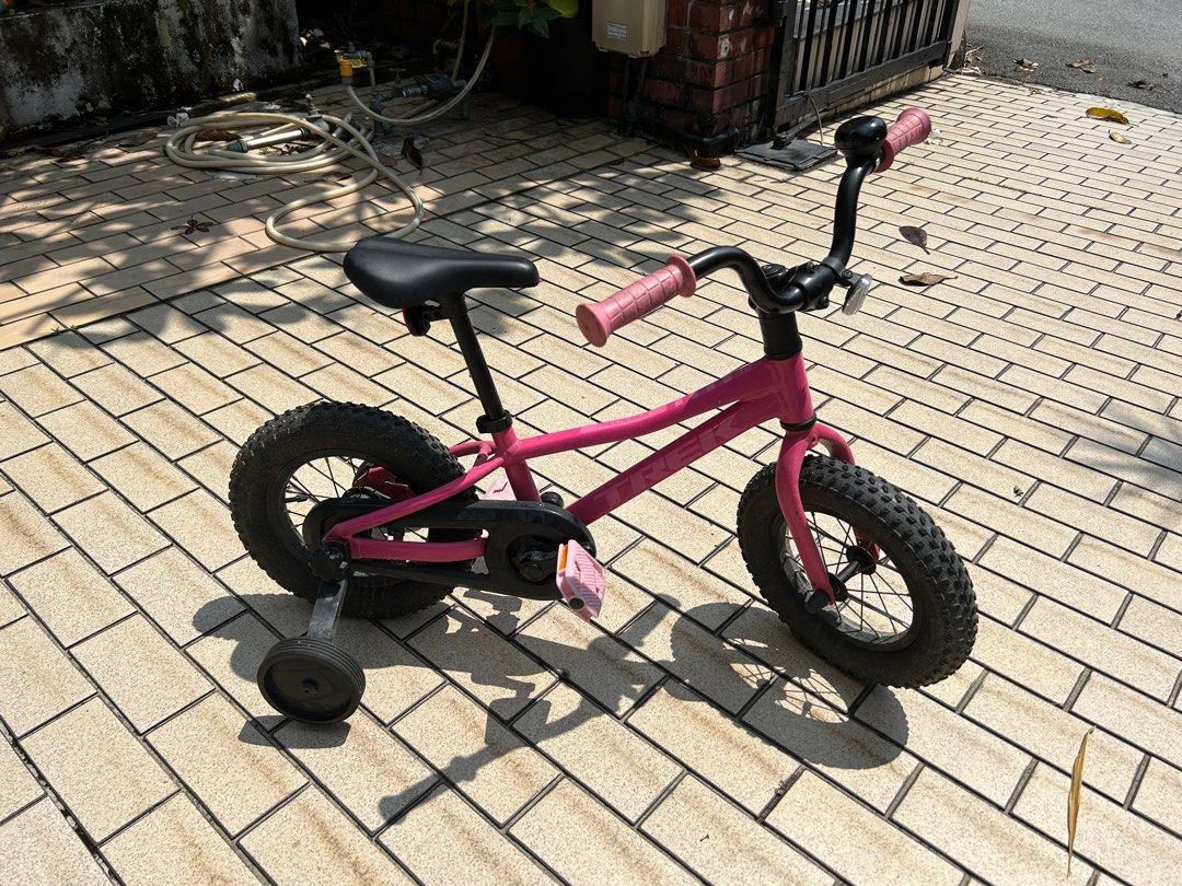 Trek precaliber 12 pink deals