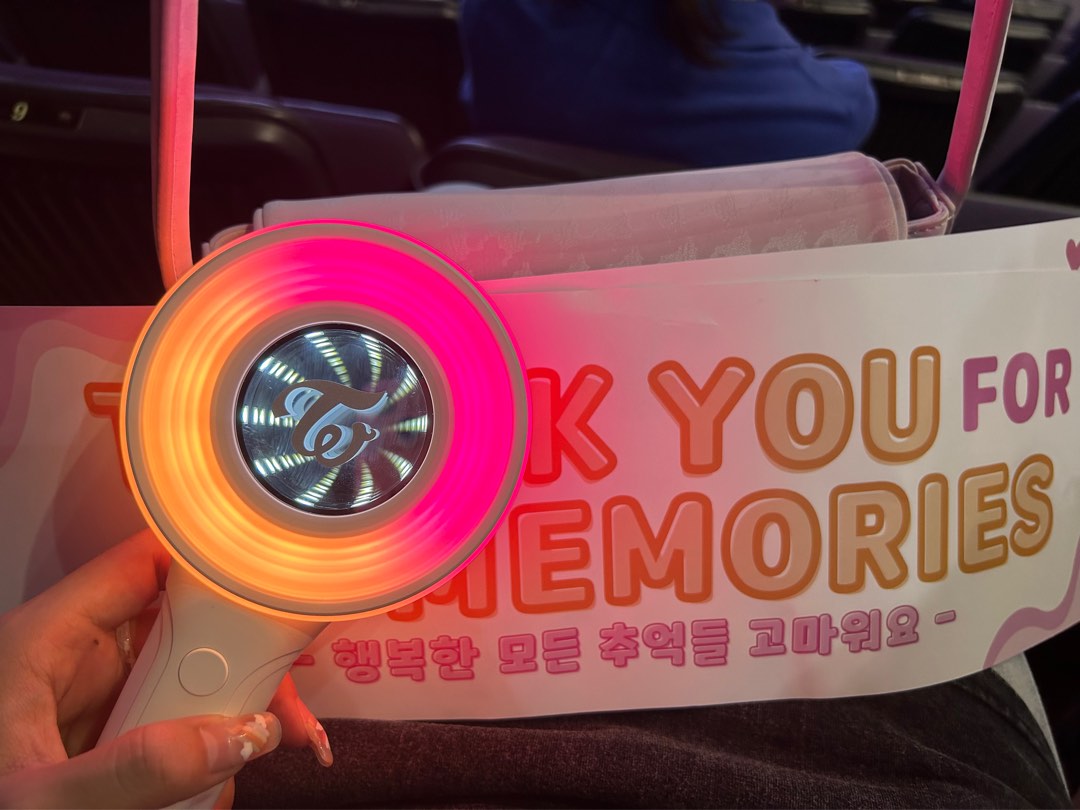 [WTS]Twice candy bong infinity lightstick (ver 3), Hobbies & Toys