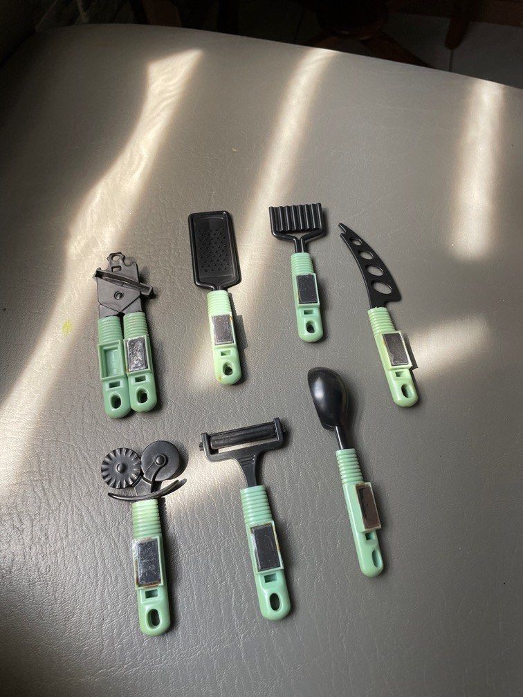 Vintage Kitchen tools ref magnet take all (Category: Cookware & Accessories) located in Marikina City. Submitted by myprelovedcollectibles (Listing ID 1253934008, Image 2). Description: Flaw: missing one magnet Aged.