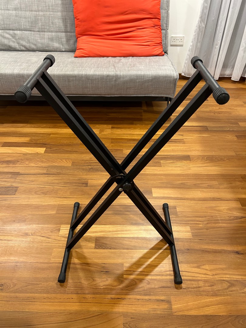 Yamaha keyboard stand with rubber feet and adjustable height, Hobbies