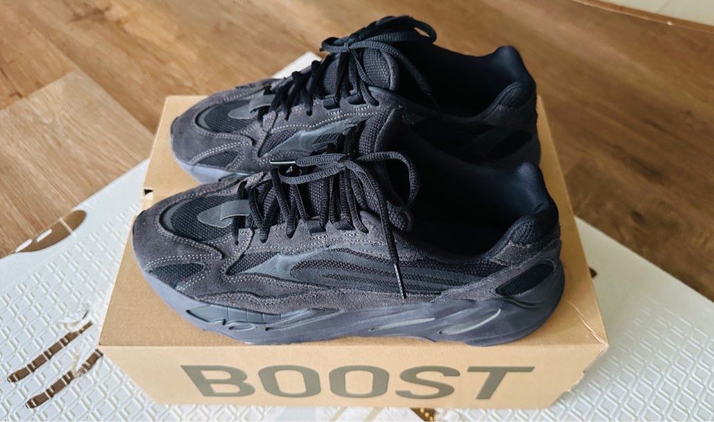 All black yeezy outlet 700 vanta