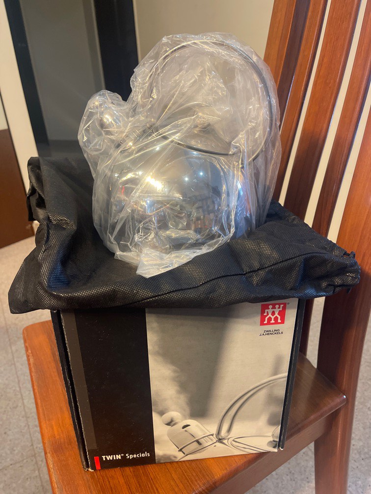 Zwilling whistling kettle, 2.5l, TV & Home Appliances, Kitchen