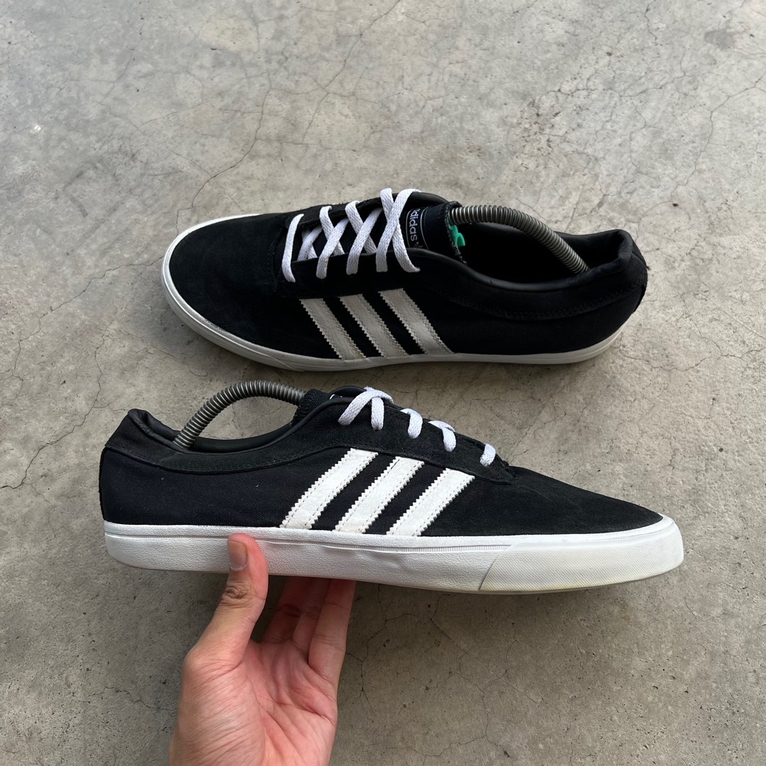Adidas originals men's sellwood sales fashion sneaker