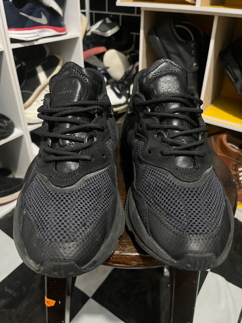 Triple black ozweego online