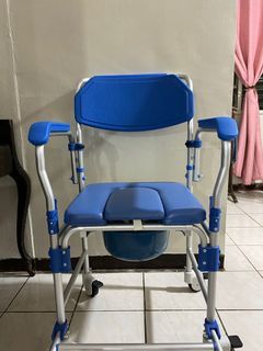 Aluminum Commode Chair with Wheels