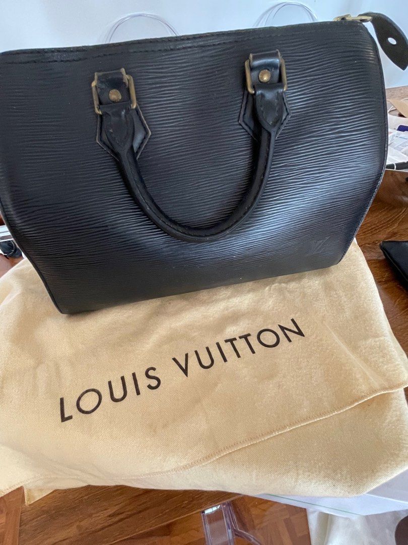 Louis Vuitton Noir Black Epi Leather Speedy 25, Luxury, Bags & Wallets on  Carousell