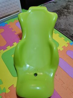 Baby bather with rubber stopper