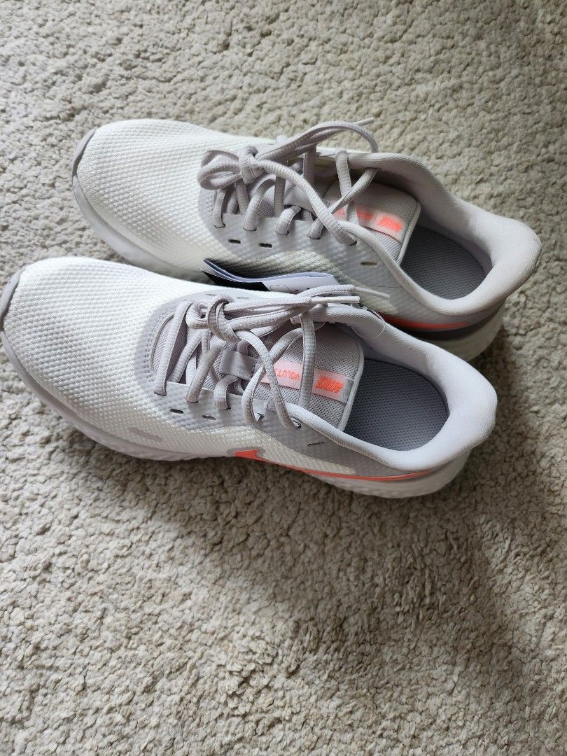BNWT Nike Revolution 5 Wms Running Shoes Women s Fashion