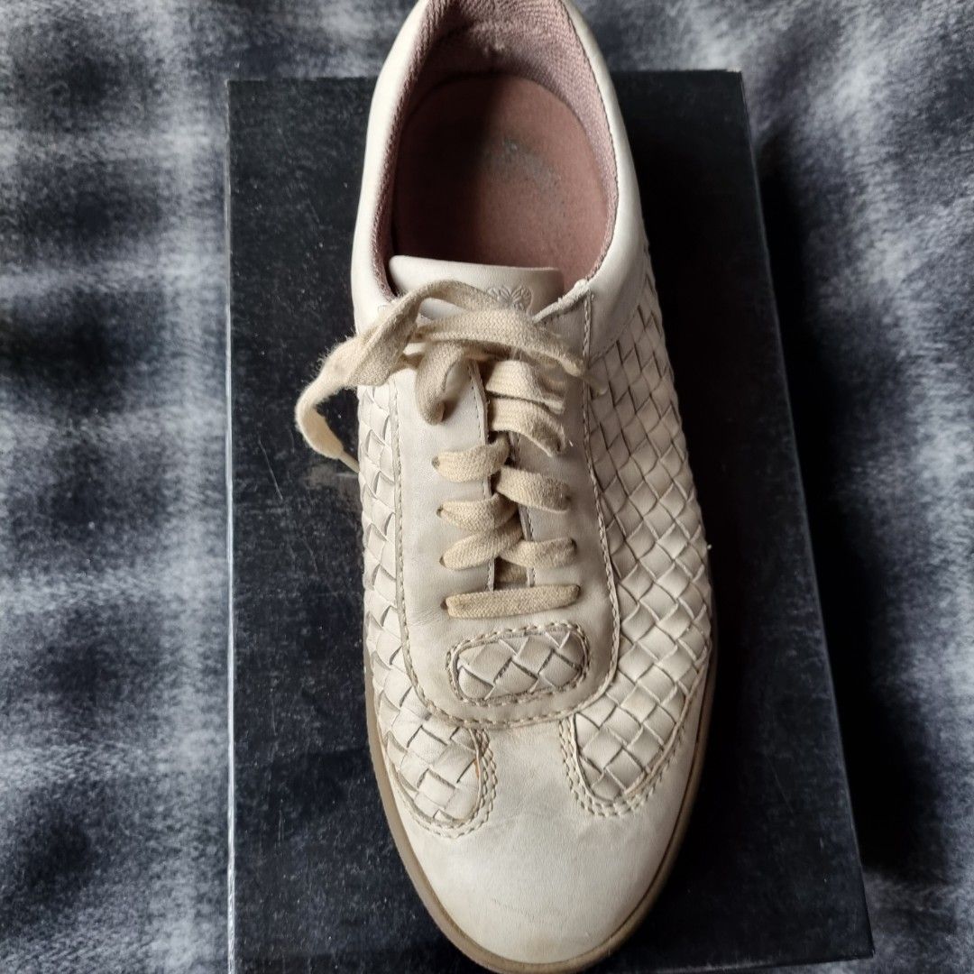 Trainer clearance hotsell