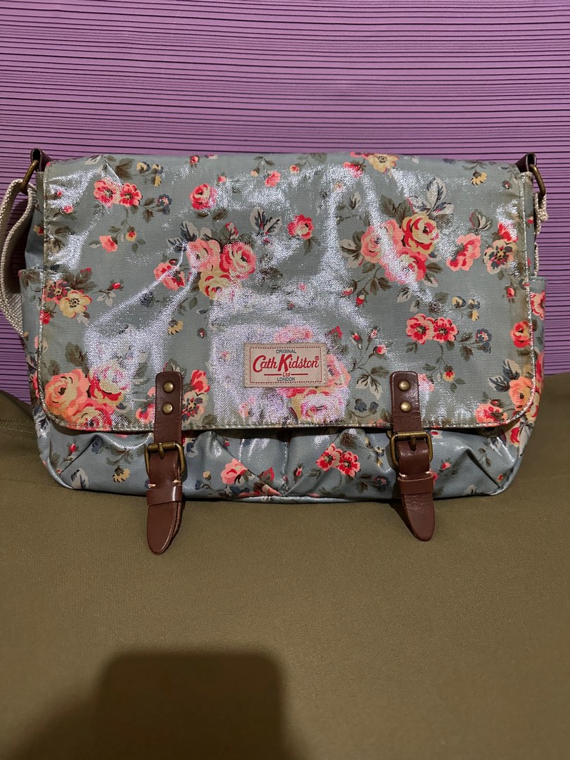 Cath Kidston Messenger Bag, Women's Fashion, Bags & Wallets, Crossbody Bags on Carousell