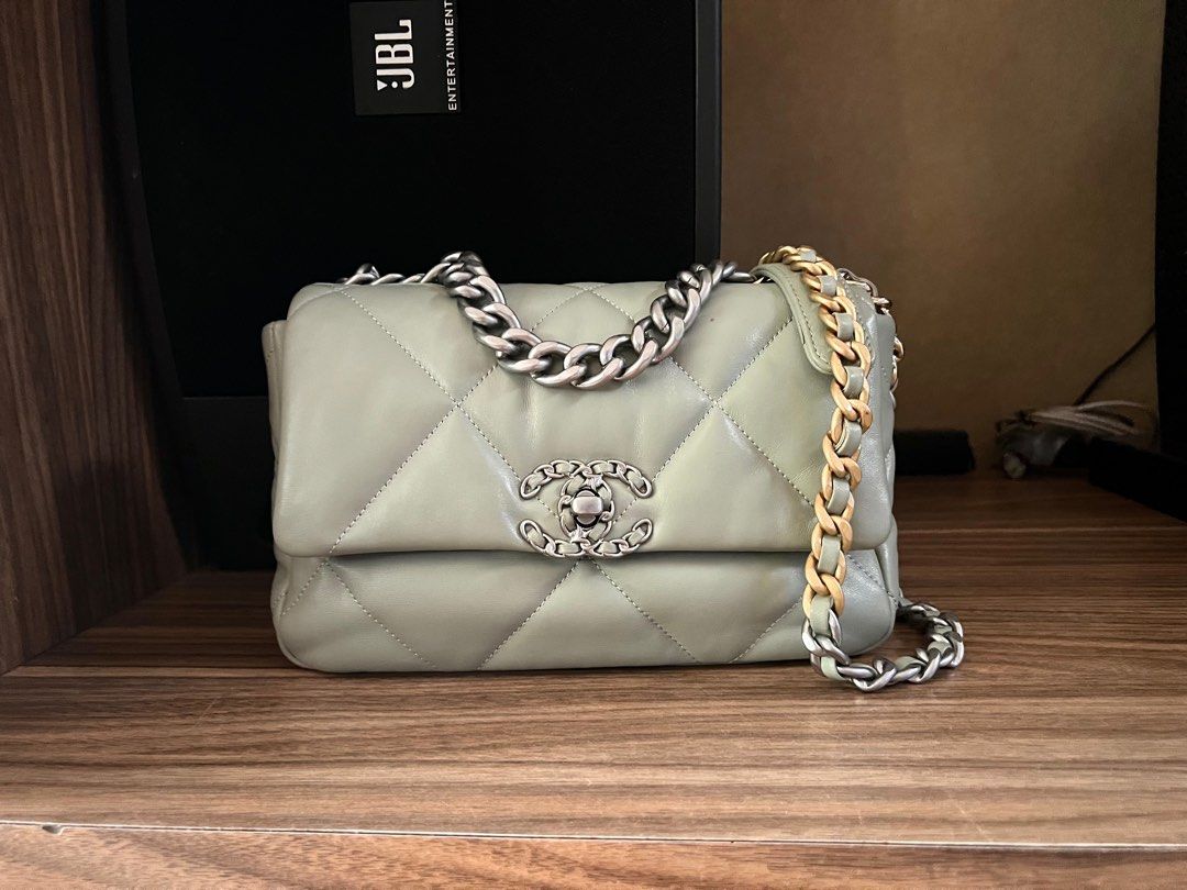 Chanel best sale 19 tas