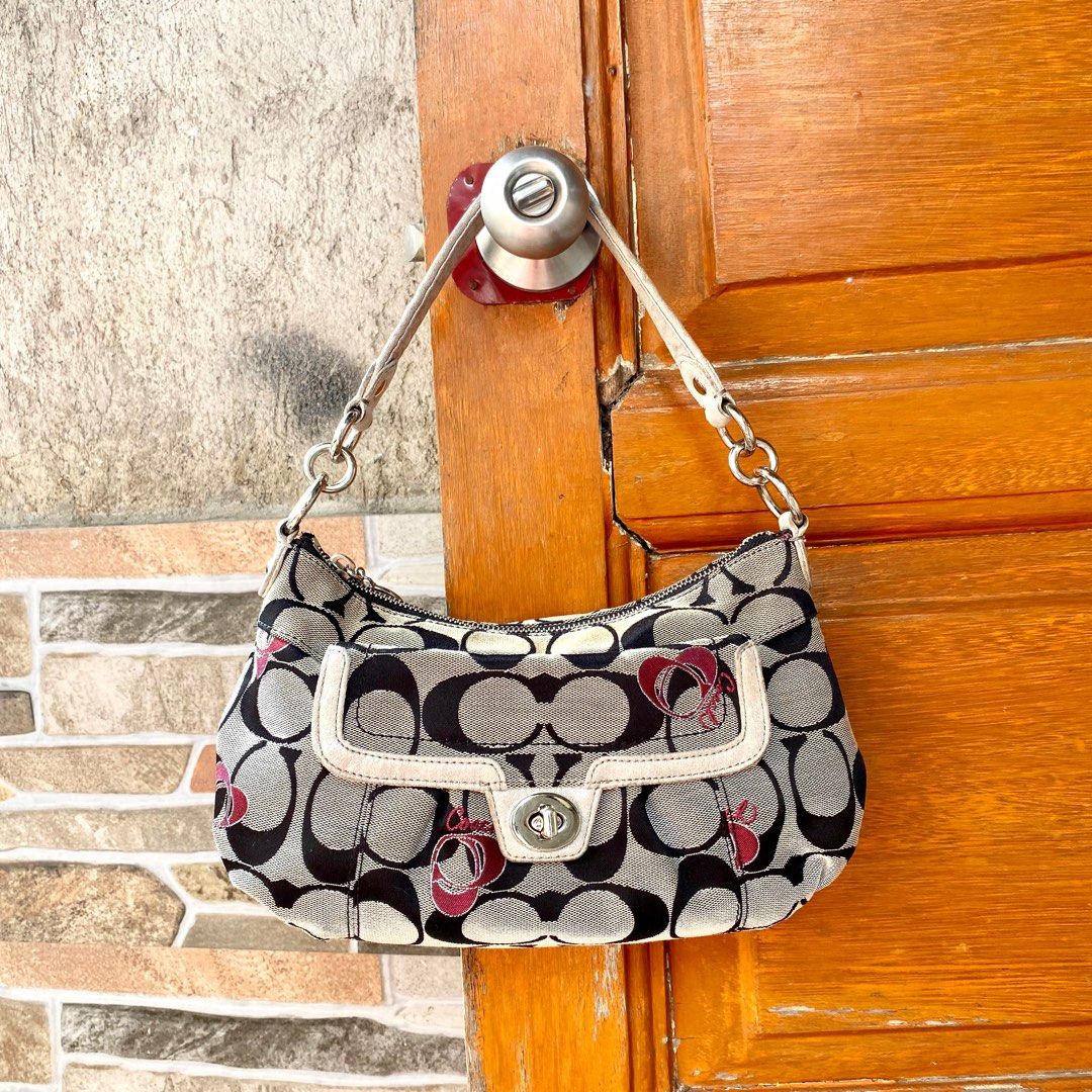 Coach Rare Signature Bag (Category: Luxury Bags & Wallets) located in Batangas. Submitted by avery.declutter (Listing ID 1254140288, Image 1). Description: DETAILS: CODE: L1321-F18756 CONDITION: 9.5/10 COLOR RATE: 9/10 • Needs cleaning (Washable) • Overall condition is good • No rubs, scratches, and holes..