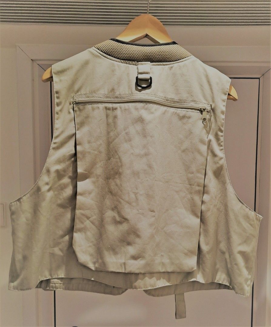 Columbia Sportswear PFG Henry's Fork III Men's Beige Fishing Vest - Size  XL, 男裝, 運動服裝- Carousell