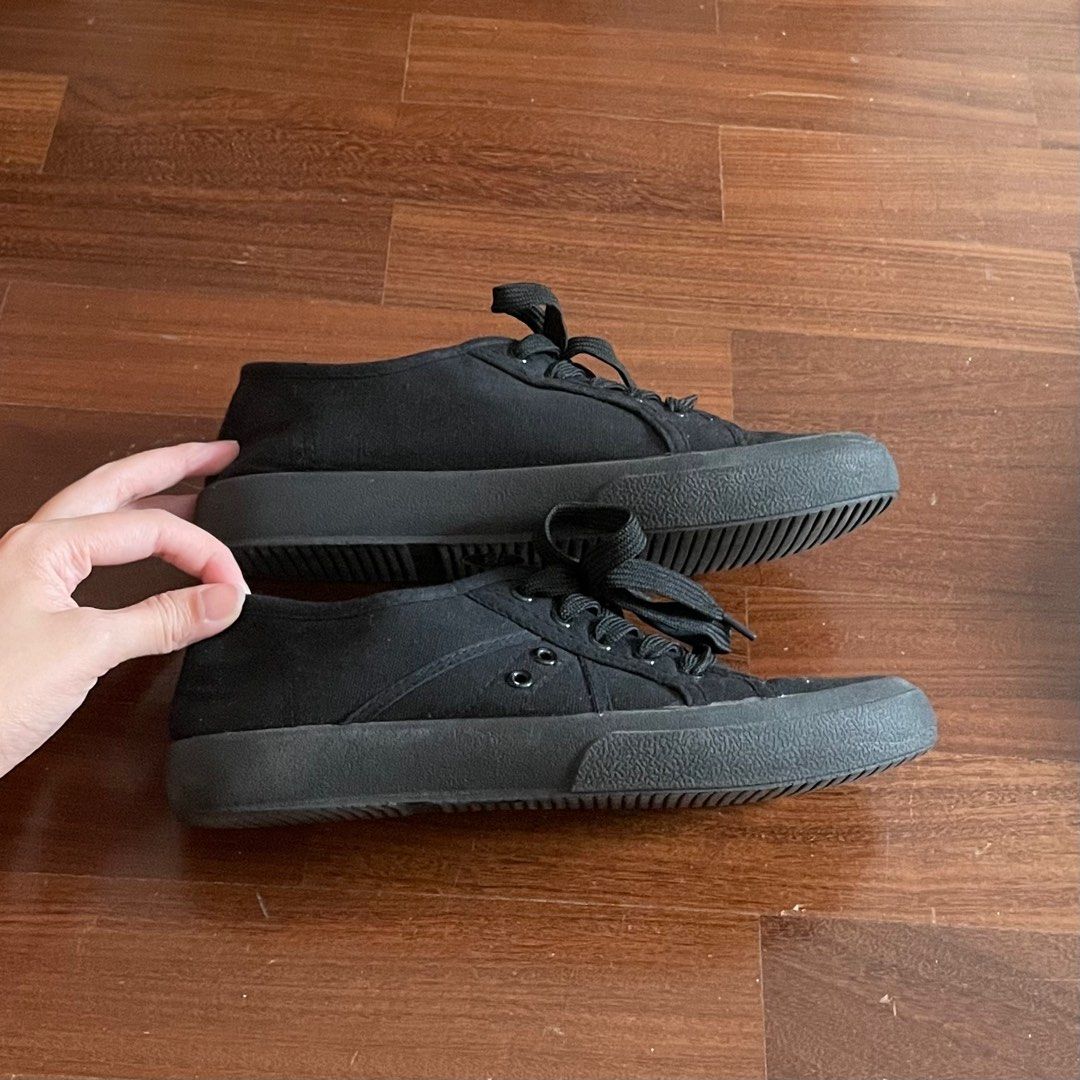 All black sneaker discount