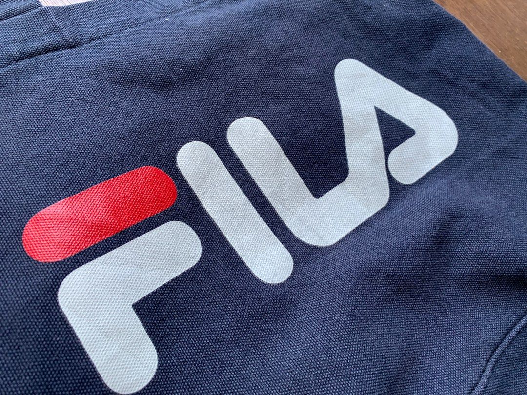 FILA sports Tote bag (Category: Shoulder Bags) located in Zamboanga. Submitted by ronrocar (Listing ID 1254250014, Image 2). Description: FILA legit 395 plus sf SLIGHTLY negotiable ☺️ Please see all photos Color may vary due to lighting Note that this is thrifted/ UKAY2x So please manage your expectations WYSIWYG po ☺️ Location is ZAMBOANGA CITY Dm, thanks 😊.