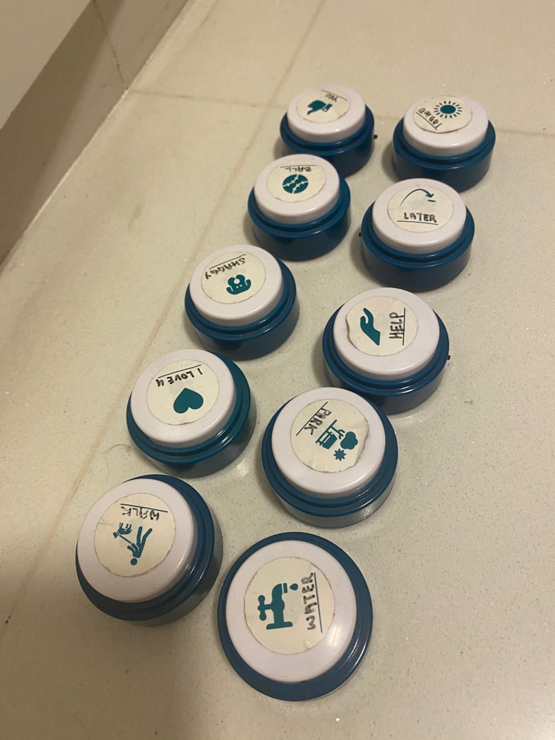 Fluent Pet Classic Buttons + sticker, Pet Supplies, Homes & Other Pet