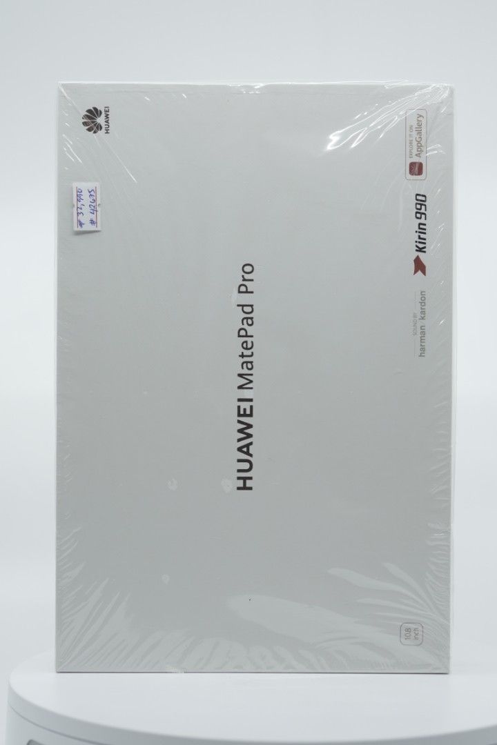 HUAWEI MatePad Pro 10.8-inch (Category: Android) located in Makati City. Submitted by garagesaledito (Listing ID 1254187345, Image 1). Description: Specifications Color: Midnight Gray SIZE Height: 159 mm Width: 246 mm Depth: 7.2 mm Weight: Approx. 460 g (including battery) DISPLAY Size: 10.8 inches* Screen-to-body Ratio: 90%** Resolution: WQXGA 2560 x 1600***, 280 PPI PROCESSOR: Qualcomm® Snapdragon™ 870 Mobile Platform CPU: 1 x Cortex-A77 Based 