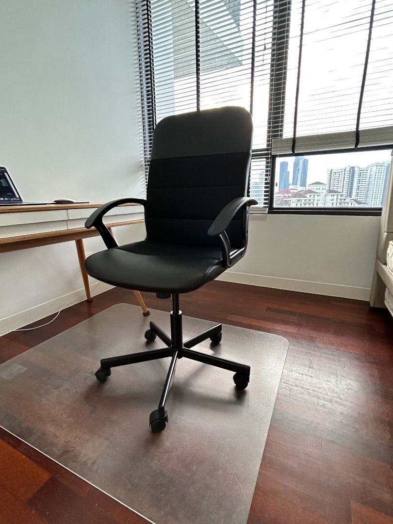 Renberget swivel chair deals
