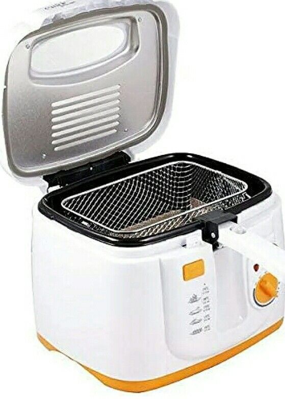 imported deep fryer (Category: Cookware & Accessories) located in Manila. Submitted by blessingsandgrace (Listing ID 1254215513, Image 3). Description: Best seller deep fryer large capacity bowl 2.5 liter with nonstick coating multi functional handle with lifting system cool touch body for your safety removable lid for easy cleaning 220v complete with box.