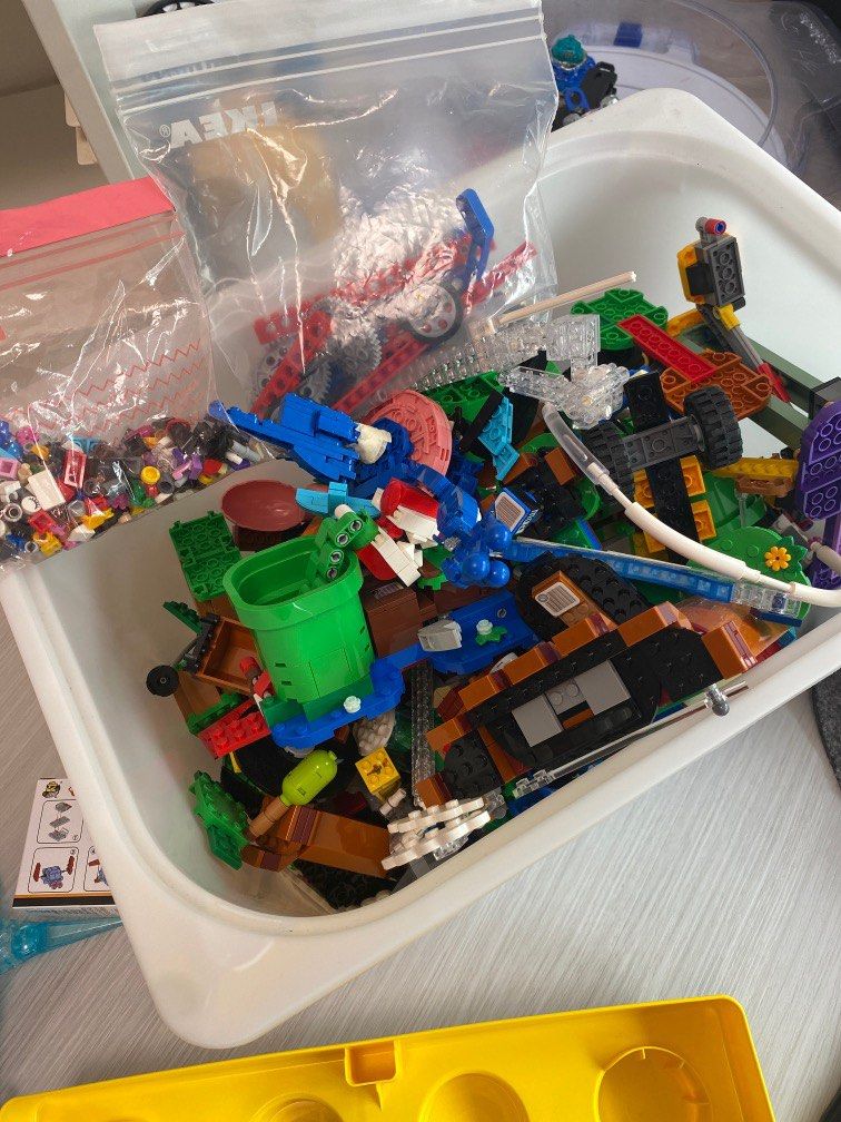 Misc lego hotsell pieces